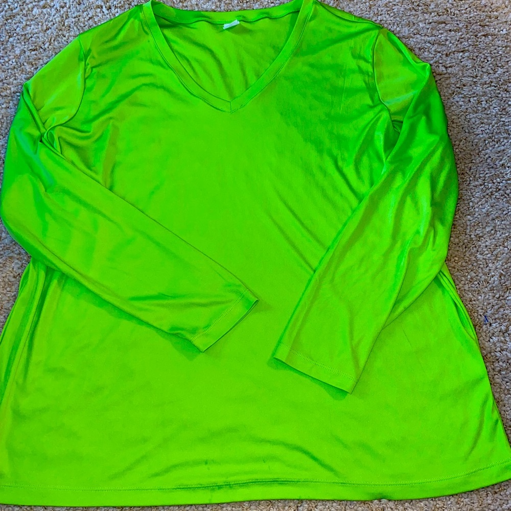 Sport top perfect for daily use or exercise. Size 4 XL. Made in Madagascar